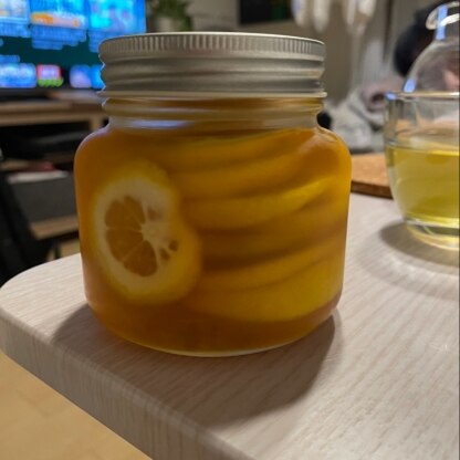 父が作った無農薬のレモンが送られてきたので作りました。食べるのが楽しみです！！